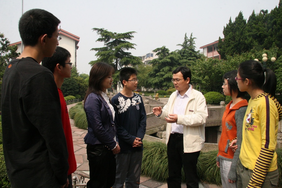 吴国平校长与绿荫环保社学生交流 (2).JPG